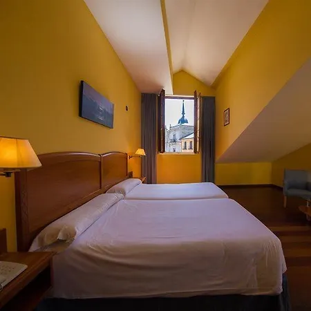 فندق Aroi Bierzo Plaza بونفيراذا