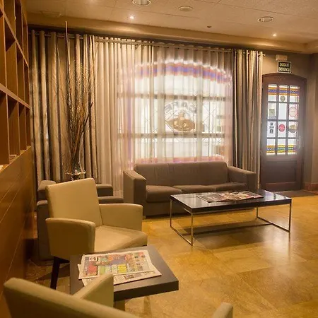 فندق Aroi Bierzo Plaza بونفيراذا