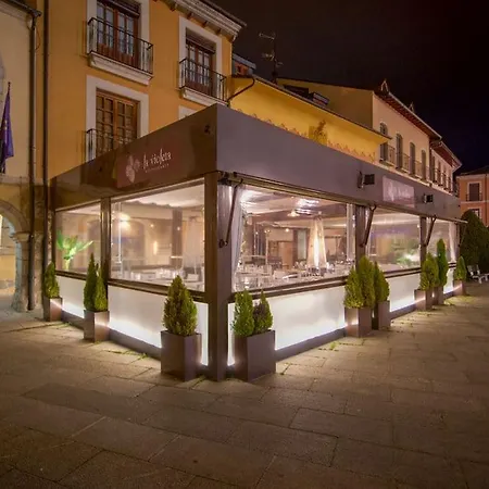 Aroi Bierzo Plaza فندق 3*
