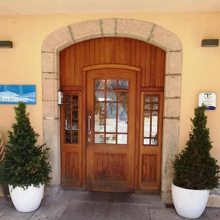 فندق Aroi Bierzo Plaza بونفيراذا