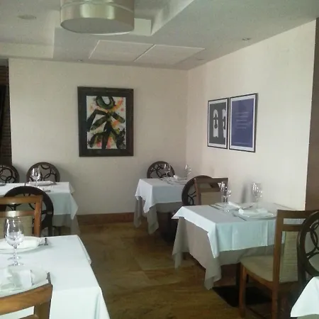 Aroi Bierzo Plaza فندق بونفيراذا