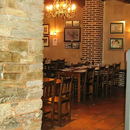 Aroi Bierzo Plaza فندق 3*