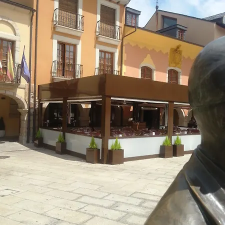 Отель Aroi Bierzo Plaza