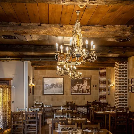 Aroi Bierzo Plaza Hotel 3*