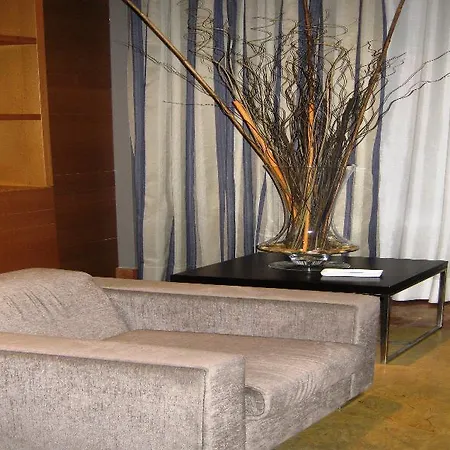 Aroi Bierzo Plaza 3* بونفيراذا