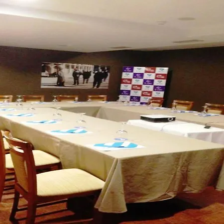 Aroi Bierzo Plaza 3* بونفيراذا