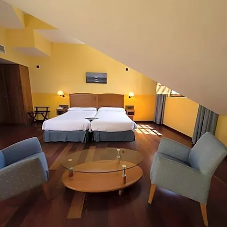 فندق Aroi Bierzo Plaza