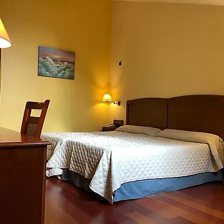 Aroi Bierzo Plaza Отель Понферрада