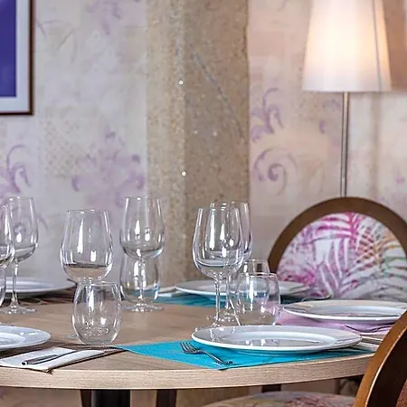 Отель Aroi Bierzo Plaza 3*
