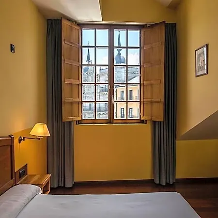 Aroi Bierzo Plaza 3*