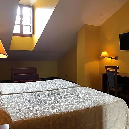 Aroi Bierzo Plaza Отель 3*