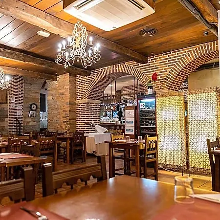 Aroi Bierzo Plaza 3* Понферрада