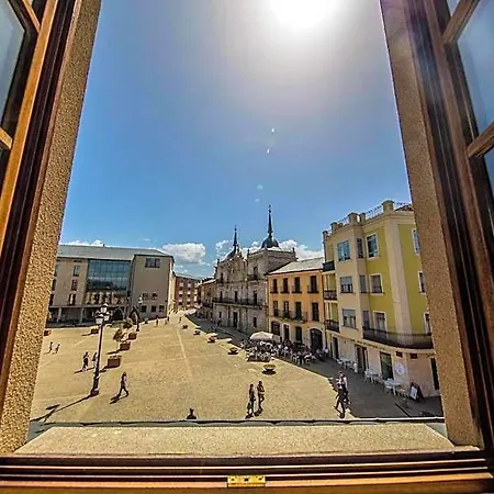 Отель Aroi Bierzo Plaza 3*