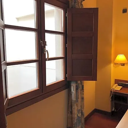 Aroi Bierzo Plaza Отель 3*