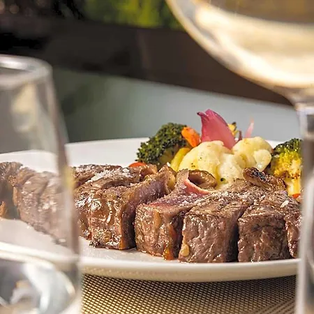 Aroi Bierzo Plaza 3* Понферрада
