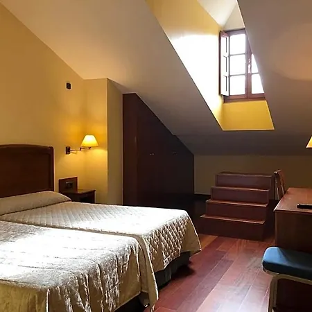 Aroi Bierzo Plaza Отель