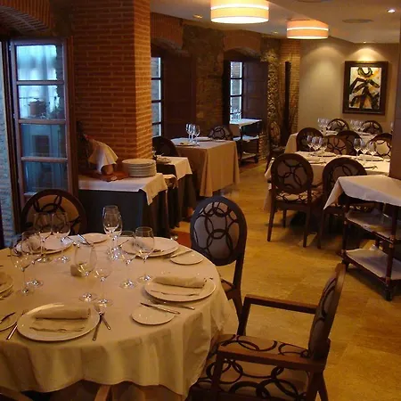 فندق Aroi Bierzo Plaza 3*
