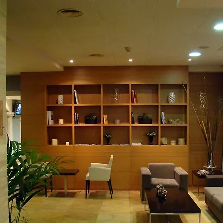 Aroi Bierzo Plaza 3* Понферрада