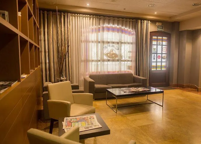 호텔 Aroi Bierzo Plaza 폰페라다