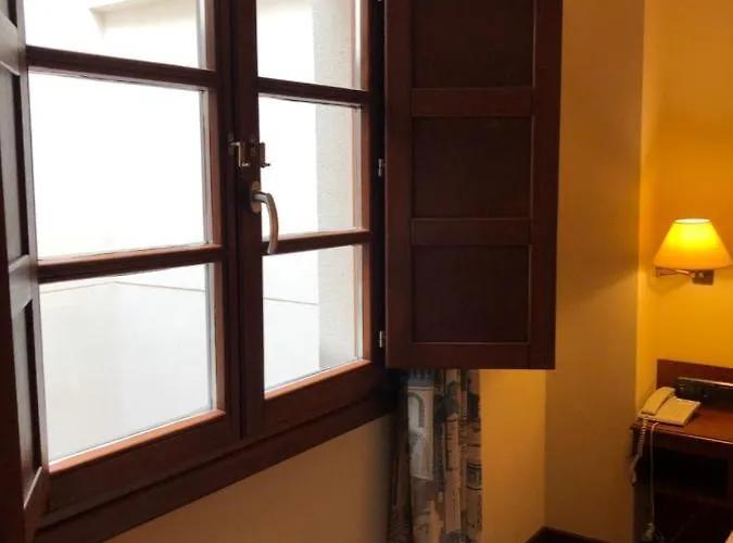 호텔 Aroi Bierzo Plaza 3*