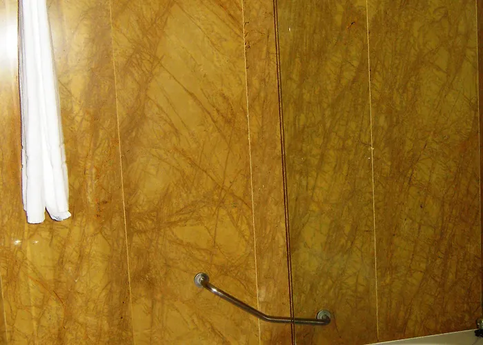 埃洛伊比耶索广场酒店 酒店