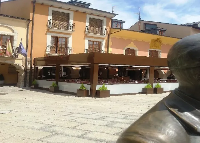 Aroi Bierzo Plaza 호텔