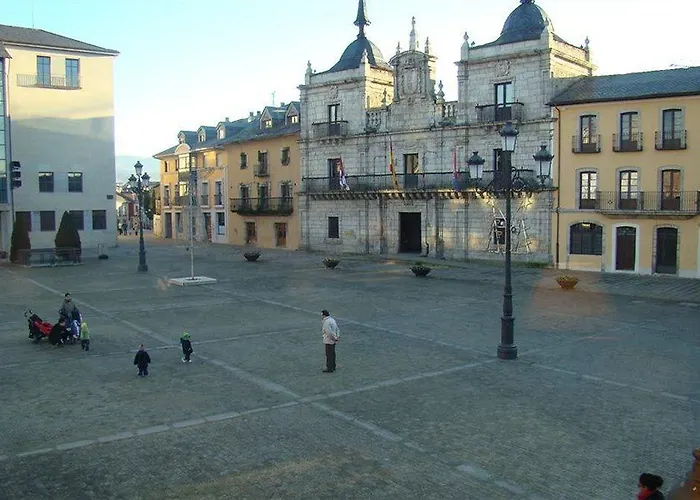 Aroi Bierzo Plaza 호텔 3*